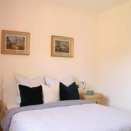 Casa Cecilia, 2 Bedrooms, 1 Bathroom, Lake View, Pool Apartment Gardone Riviera