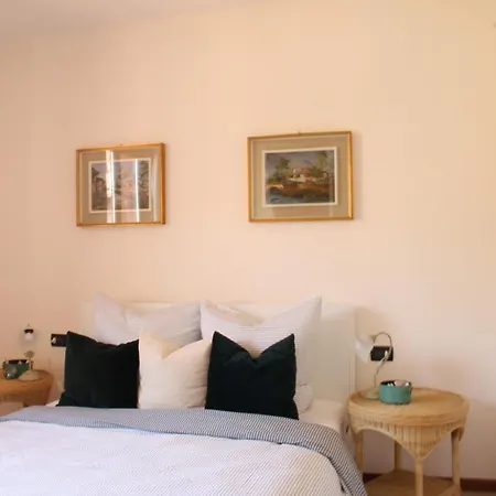 Casa Cecilia, 2 Bedrooms, 1 Bathroom, Lake View, Pool *
