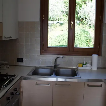 Casa Cecilia, 2 Bedrooms, 1 Bathroom, Lake View, Pool * Gardone Riviera