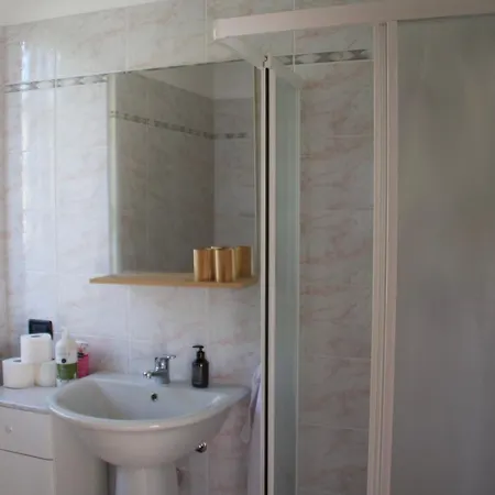 Apartment Casa Cecilia, 2 Bedrooms, 1 Bathroom, Lake View, Pool Gardone Riviera