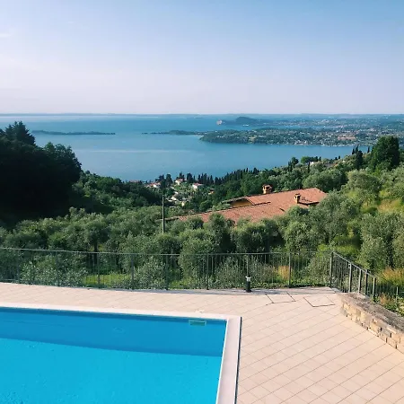 Casa Cecilia, 2 Bedrooms, 1 Bathroom, Lake View, Pool Gardone Riviera